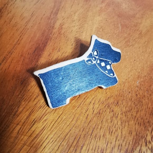 Wooden Scotty Dog Pin Brooch Black with Check Pattern Bandana - Picture 7 of 14